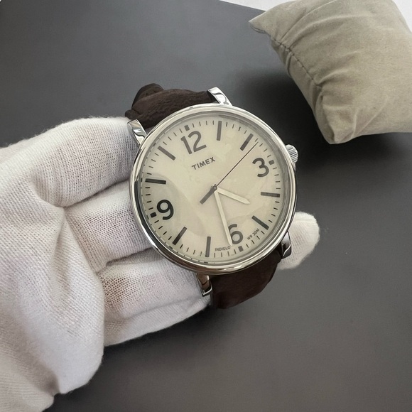 Timex T2P526 Unisex Watch Leather Strap - Picture 2 of 2